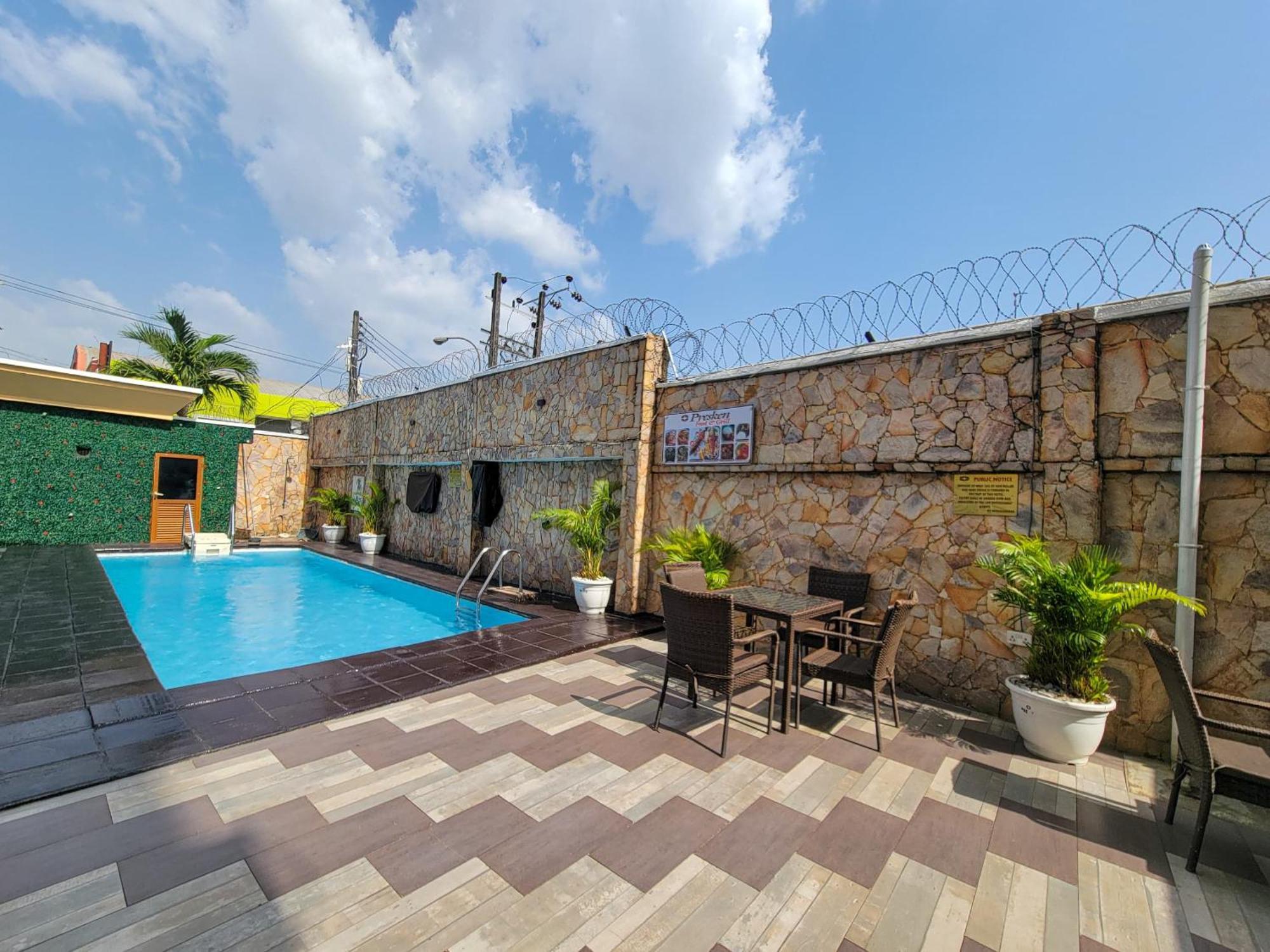Presken K-One Hotel Ikeja Kültér fotó
