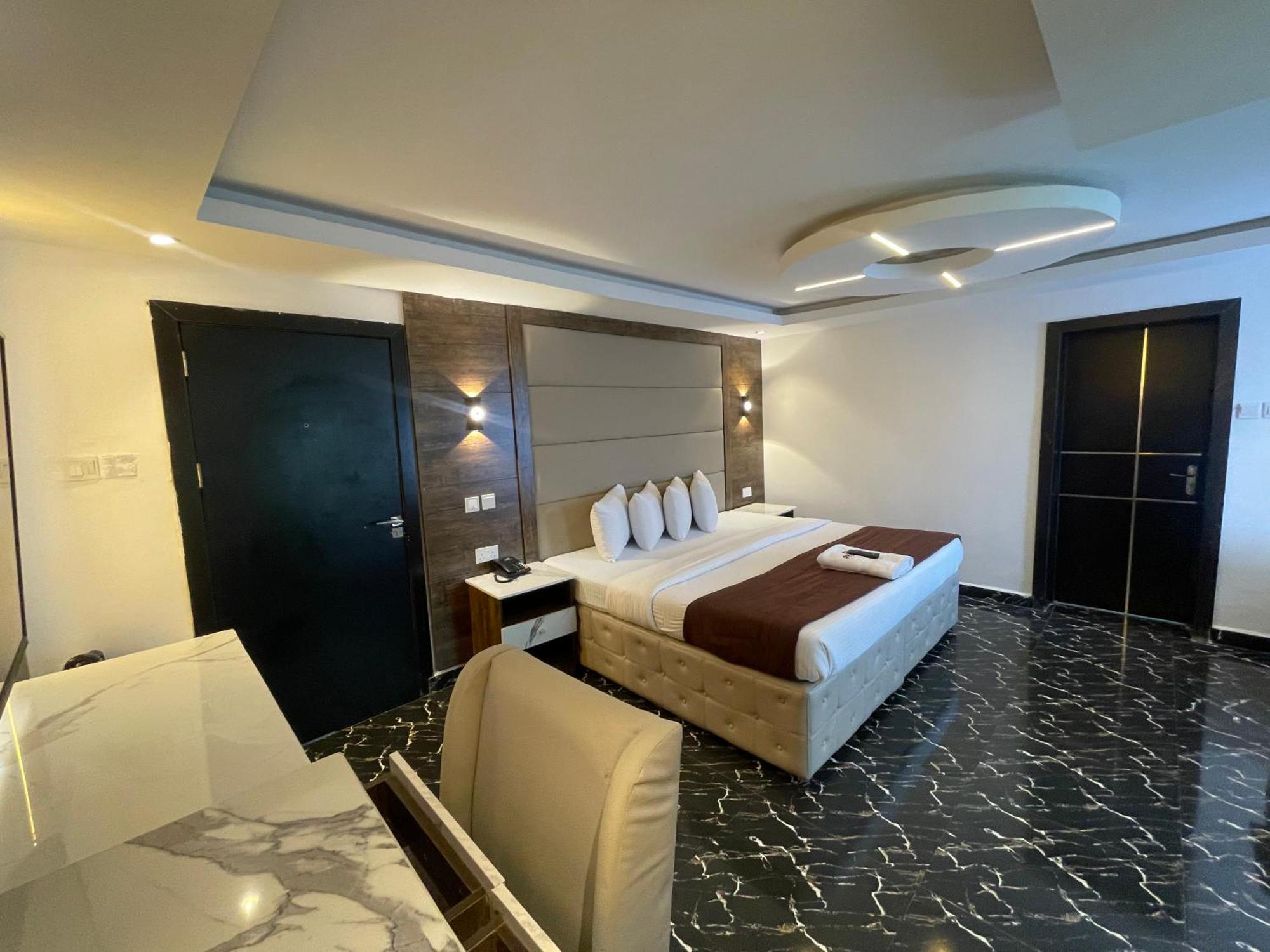Presken K-One Hotel Ikeja Kültér fotó
